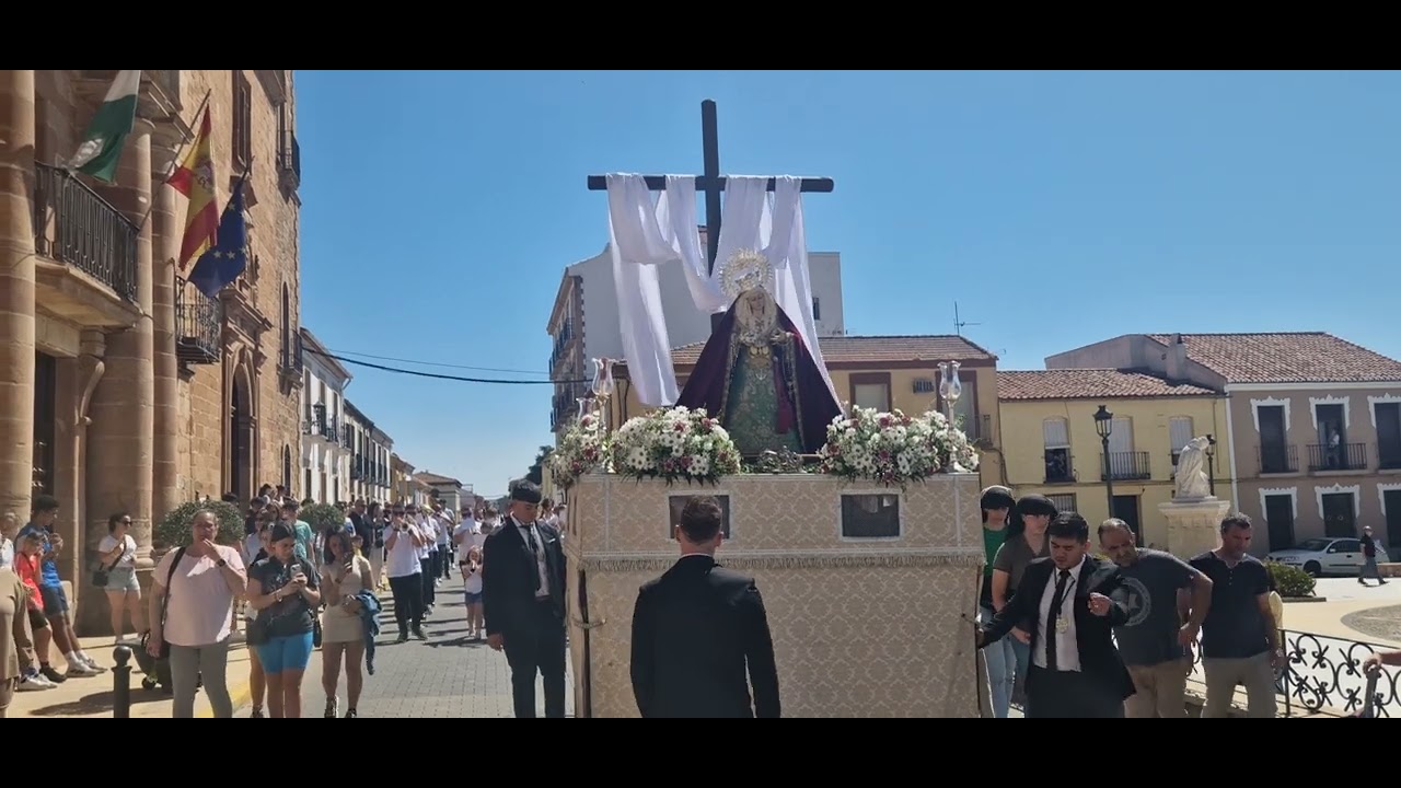 Cruz de Mayo Hermandad Sentencia y Esperanza por la Plaza de la Iglesia de La Carolina, Jaén 2025