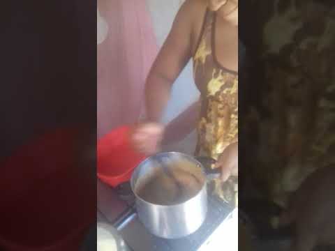 Cozinhando  feijão e esmagando igual papa de nene