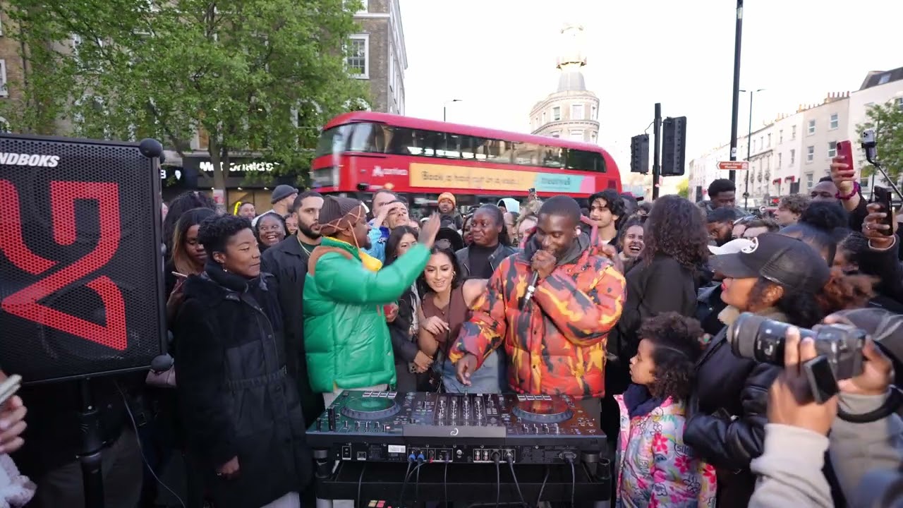 Lloyd, Coast Contra and 450 perform in Kings Cross, London | DJ AG Live