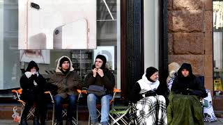 В Москве продают место в очереди за новым iPhone за 250 тысяч. видео В России начали продавать iPhone Xs и iPhone Xs Max
