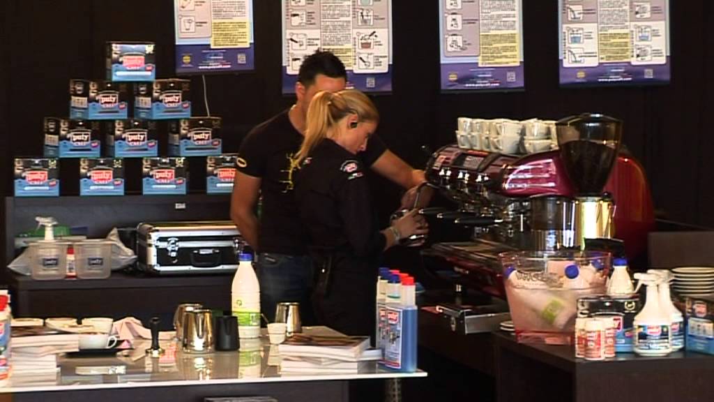 LA SPAZIALE E CHIARA BERGONZI AL COFFEE SHOW LATTE ART 2012