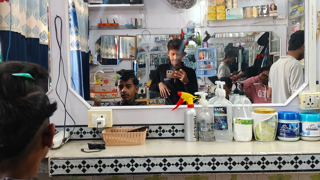 Bal Katwane Gaye Chhote bhai ko lekar 😍