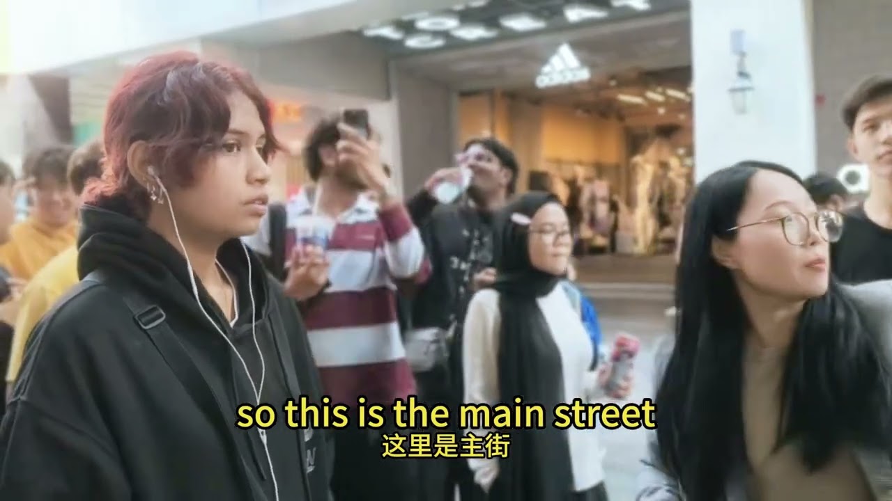 I work as an English tour guide in Guangzhou.