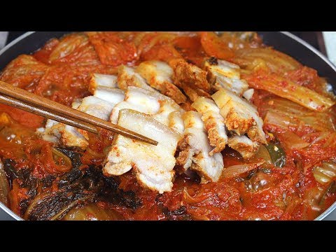 <strong>삼겹살</strong> 김치찜 만들기, 묵은지로 삼겹살을 돌돌 말아 맛있는 돼지고기 묵은지 <strong>찜</strong> 만드는 법