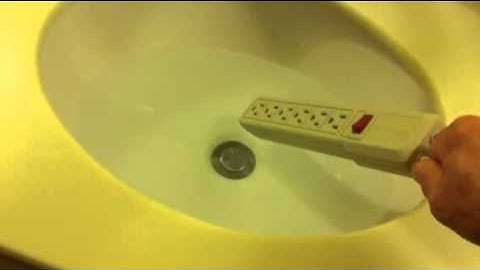 Demonstration of a Ground Fault Circuit Interrupter (GFCI) - Don