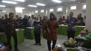 Senam bibir merah kelurahan guntur