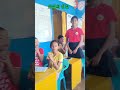 사악도스 지역 - 조셀의 반 친구들이 그녀의 13번째 생일을 위해 노래를 부른다.