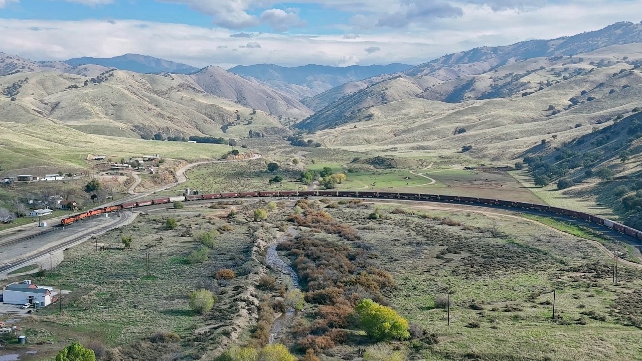 Follow a BNSF grain train around the horseshoe at Caliente through natures beautiful grassy ridges