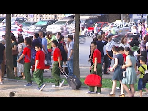 Video (VTC14)_Hà Nội: Tự tin xa bố mẹ để con trưởng thành - YouTube