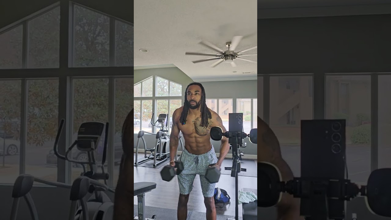 Shoulder flys for that capped look 