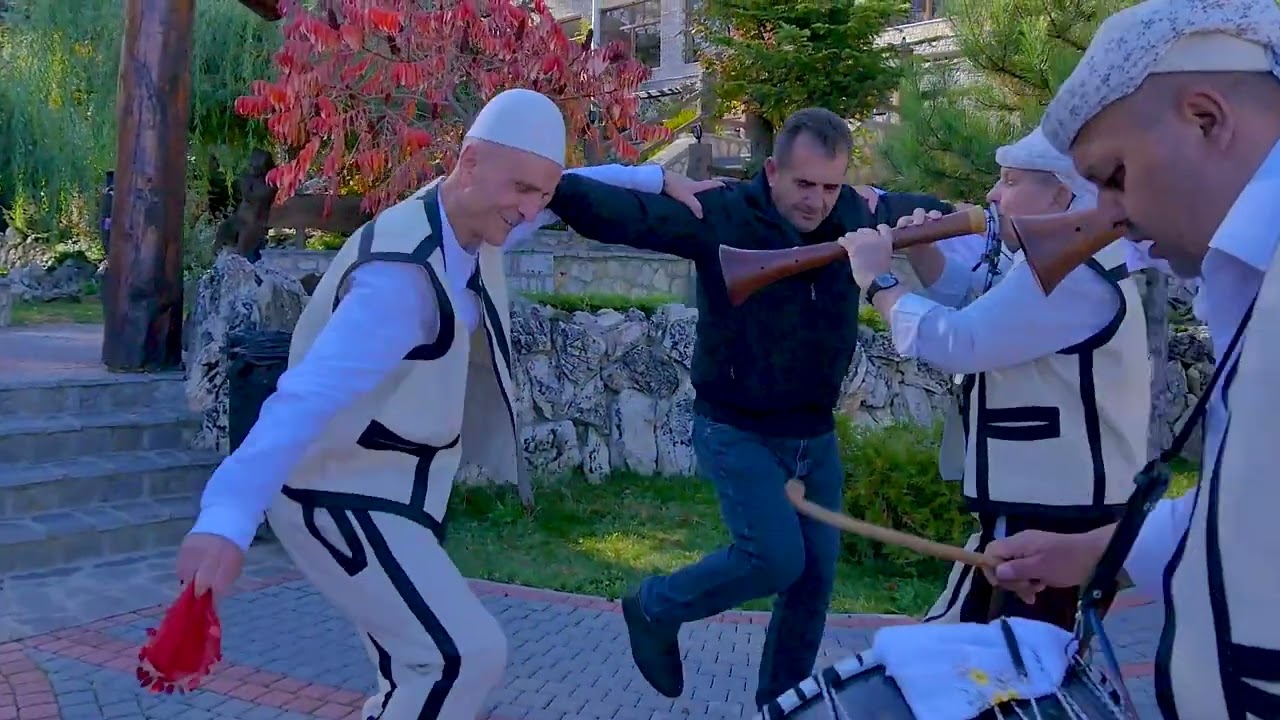 Vallja e Hasan Ages  - Restorant Parajsa e Sharrit  - LIsec