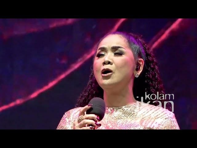 VINA PANDUWINATA - Cinta (40th Selalu Cinta Live in Concert 2022) class=