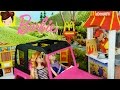 Barbie Trabaja en Mc Donalds Drive-Thru con Bebes Frozen Trolls Villanos + Ladybug