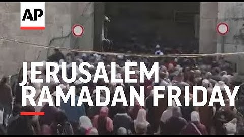 Muslims flock to Jerusalem for Ramadan Friday