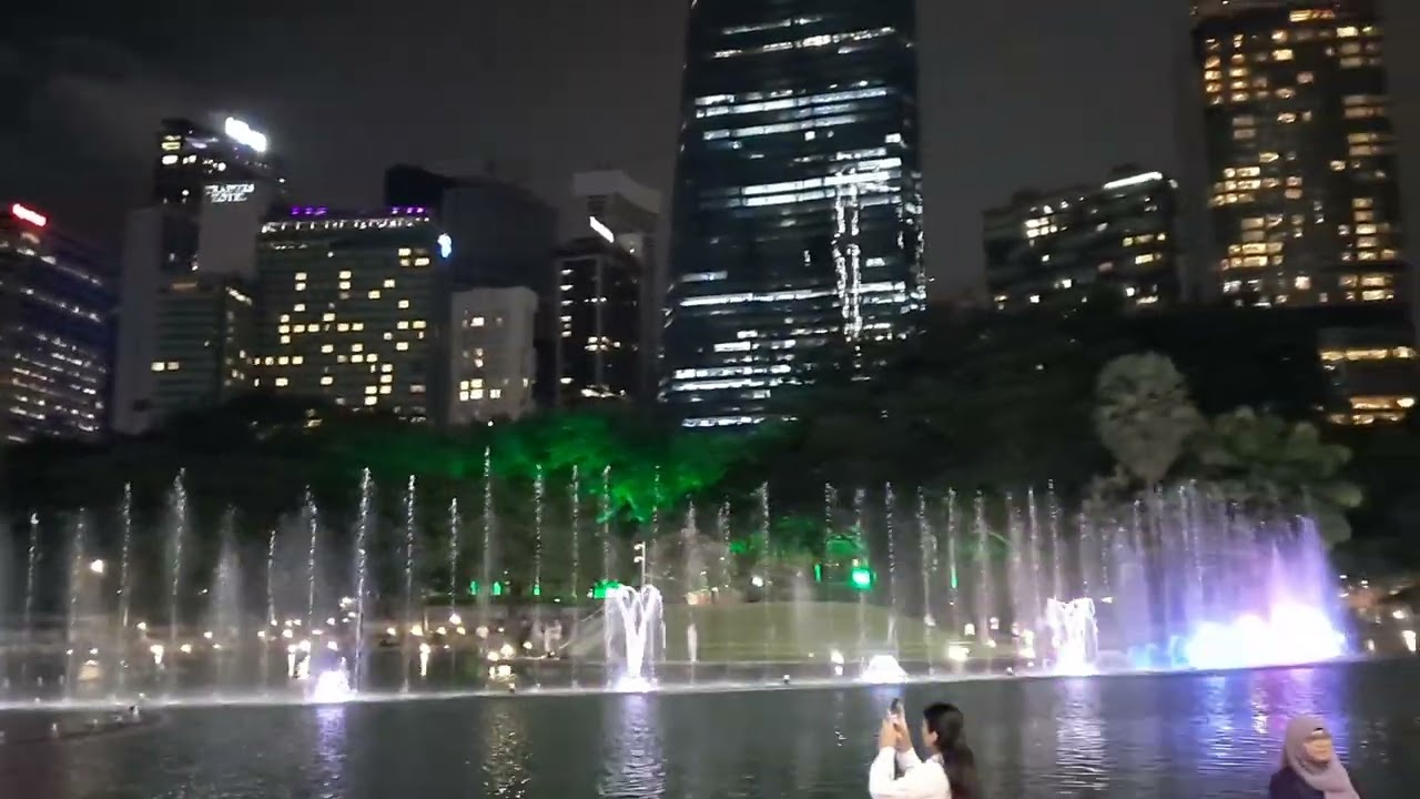 KLCC Lake Symphony water show with music - filmed by photo historian and blogger Teresa Jade LeYung
