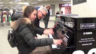 How To Make A Happy Piano Girl Even Happier chords