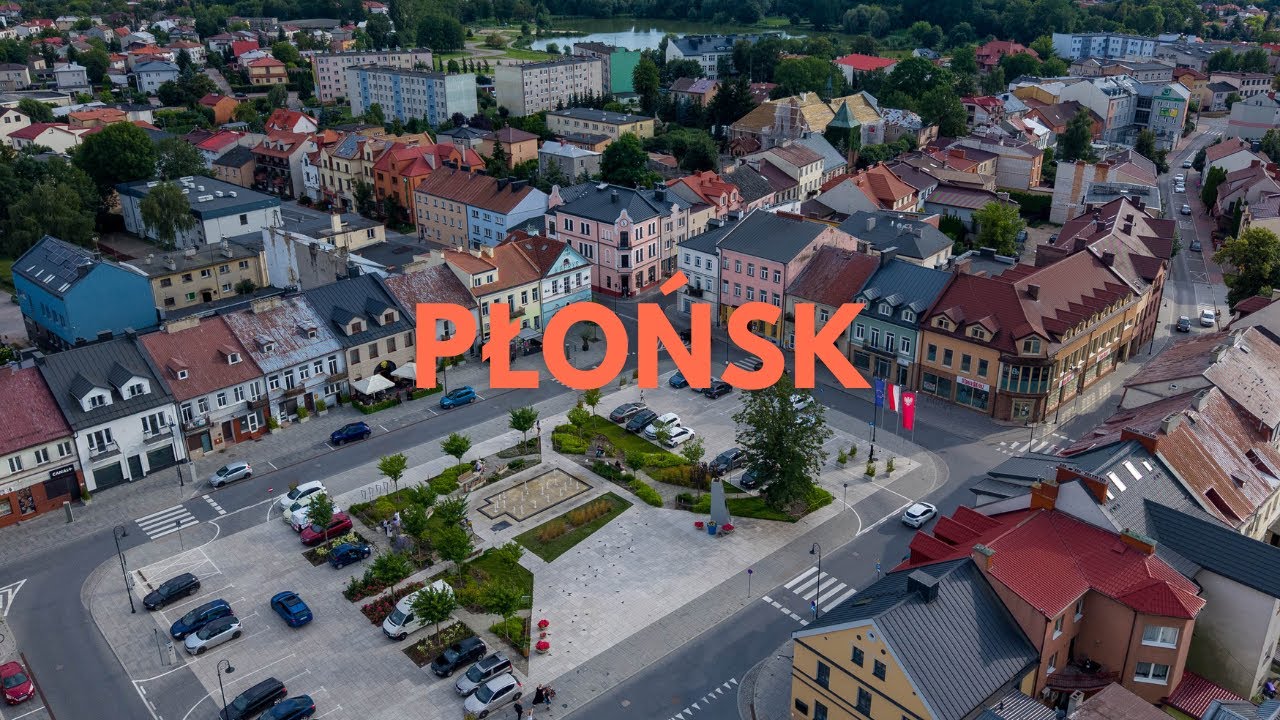 Płońsk z lotu ptaka | Plac 15 Sierpnia, Central Park, jezioro Rutki | 2025 | dron