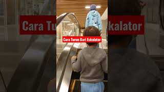 Begini Cara Turun Dari Eskalator Bagi Anak 4 Tahun