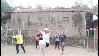 gerakan sederhana tapi bikin gobyos💪obic Jumat sore cirateun 💪💪