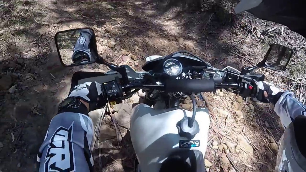 Digger Darryls Adventures DR 650, CRASH on rocky uphill section Crap trail wing tyres