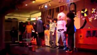 Stadsdeelvoorzitter Baadoud Speelt Mee In Kerstverhaal