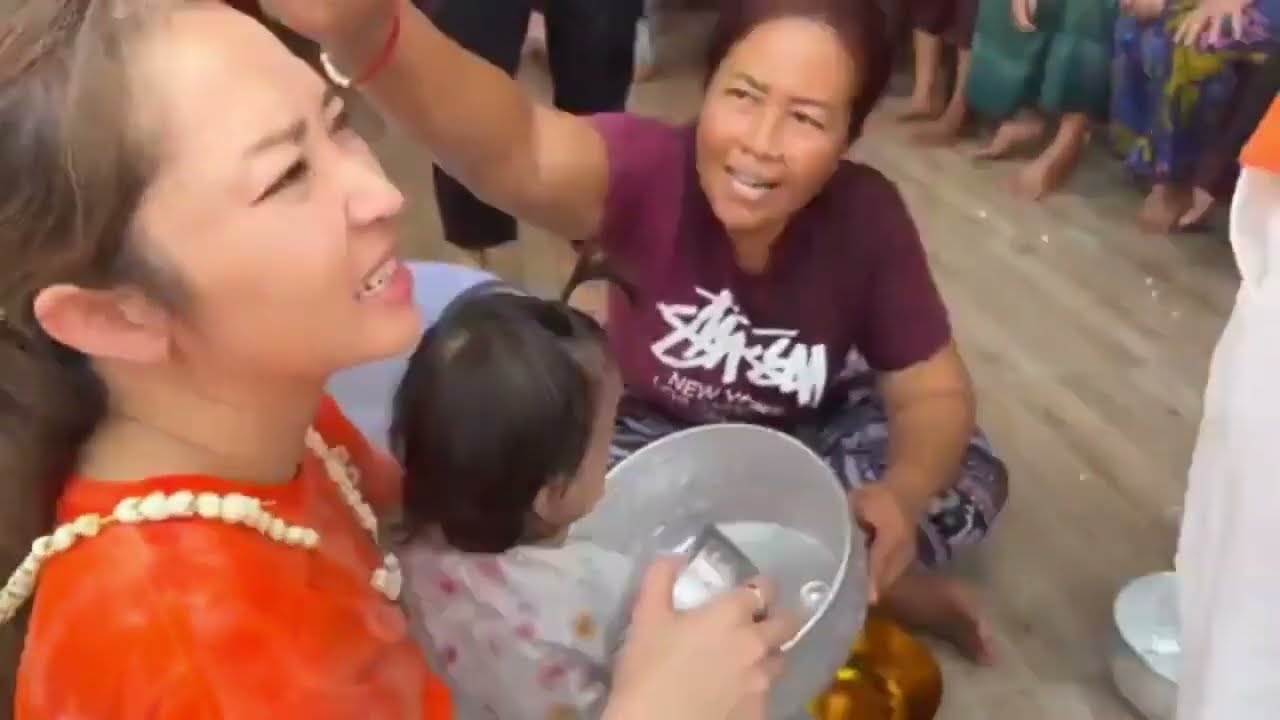 พี่พลอยน้องเพชรสงน้ำปู่ย่าที่บ้านพักใจเกินร้อย