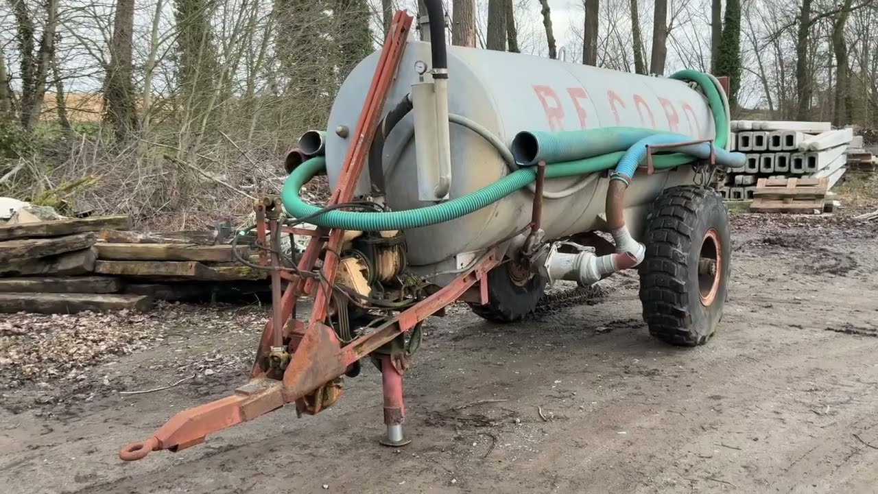 321 - 1983 Record V510 muck barrel