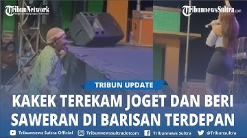Kakek Menikmati Acara Dangdutan Sambil Berjoget Dan Menyawer Sang Penyanyi Di Barisan Terdepan