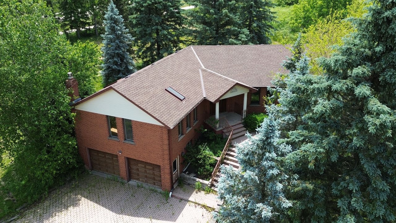 Strange ABANDONED 1970s dream home forgotten in the woods 