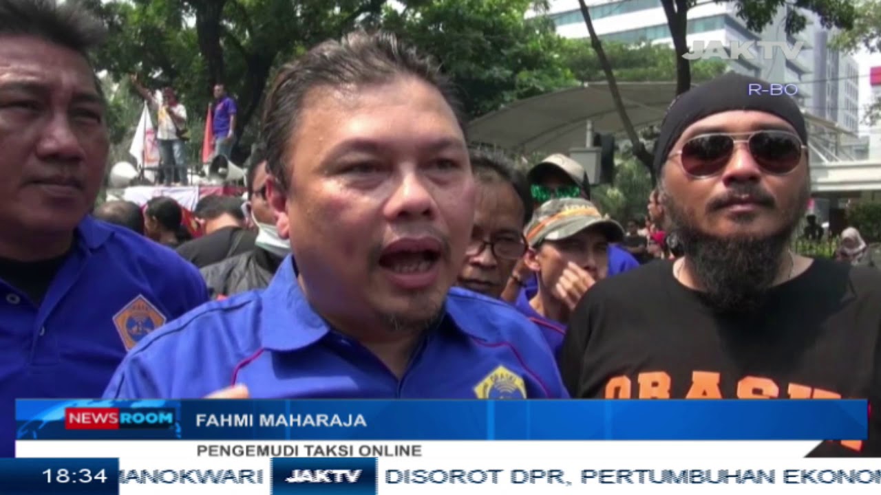 Pengemudi Taksi Online Demo Tolak Ganjil Genap kesehatan masyarakat ui