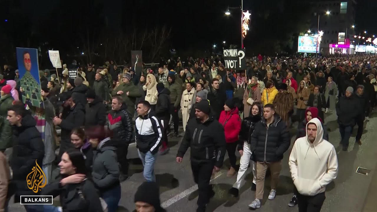 يطالب المواطنون بمحاسبة سيتيني، لكن المسؤولين نادراً ما يستقيلون.