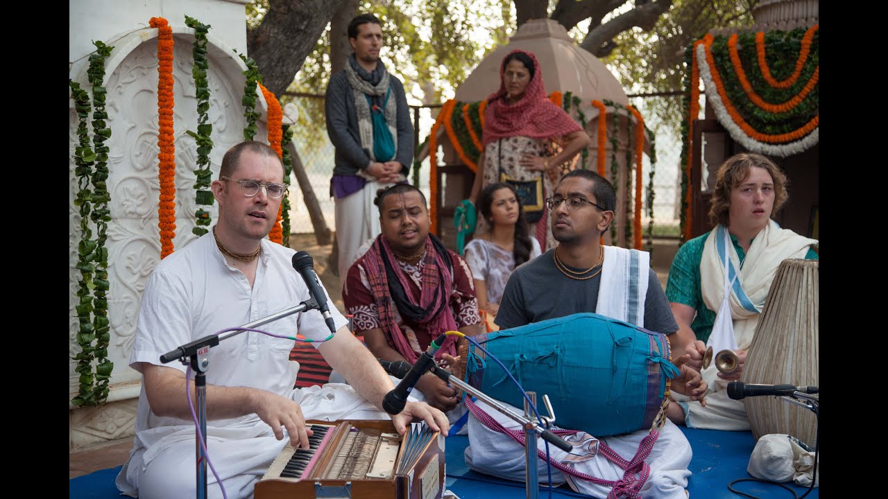 Hare Krishna Kirtan - Akincana Krsna Prabhu