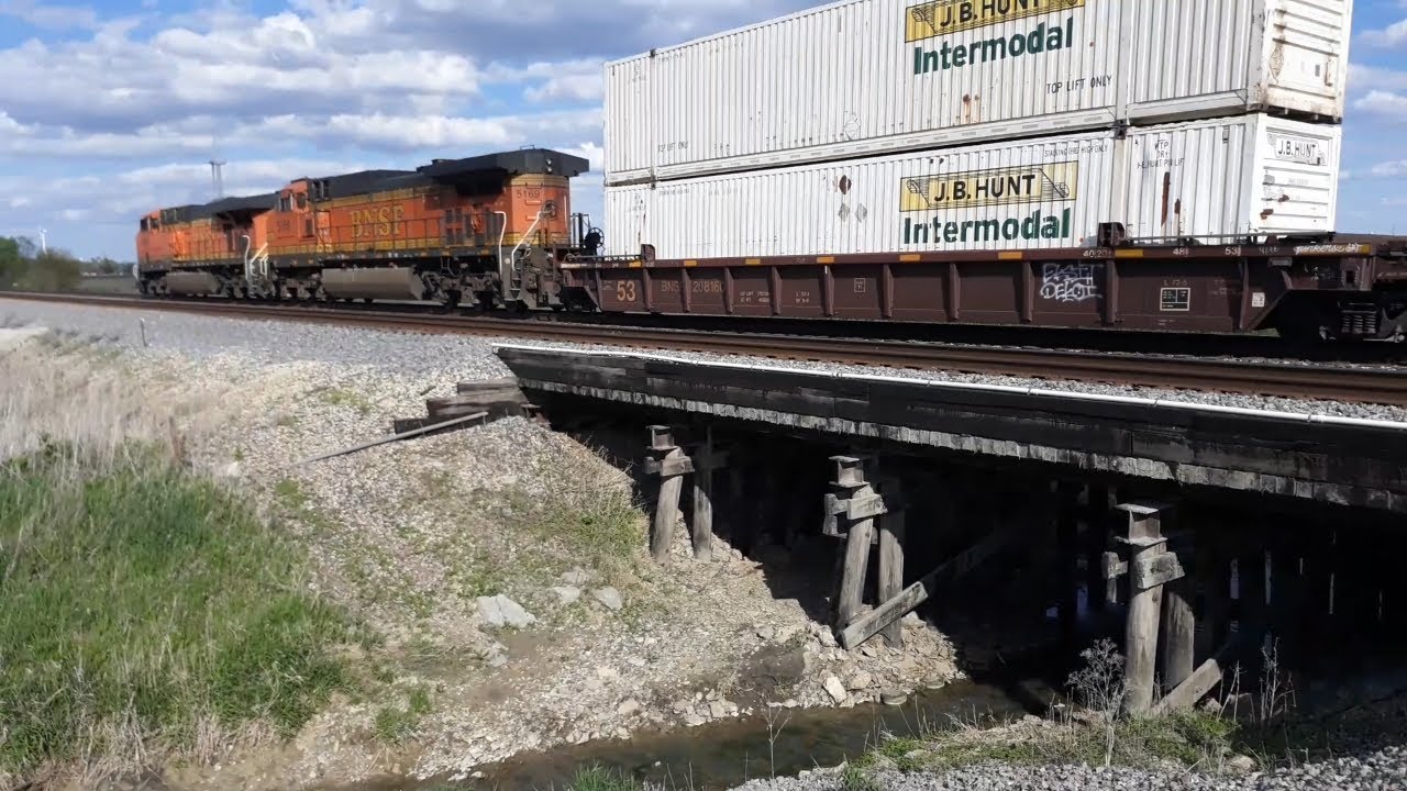 💪C@@L!! 8,000' Intermodal with half-train of Empty Flatbeds!😎 - YouTube
