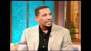 Alumnus Laz Alonso promotes new movie