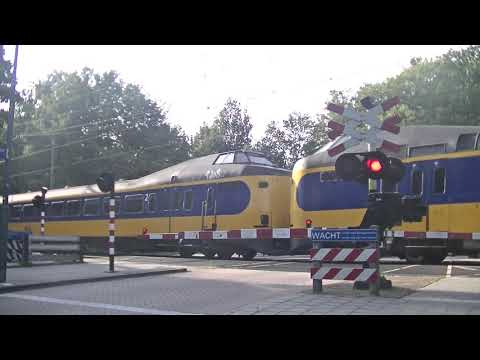 Spoorwegovergang Vught//Dutch Railroad Crossing