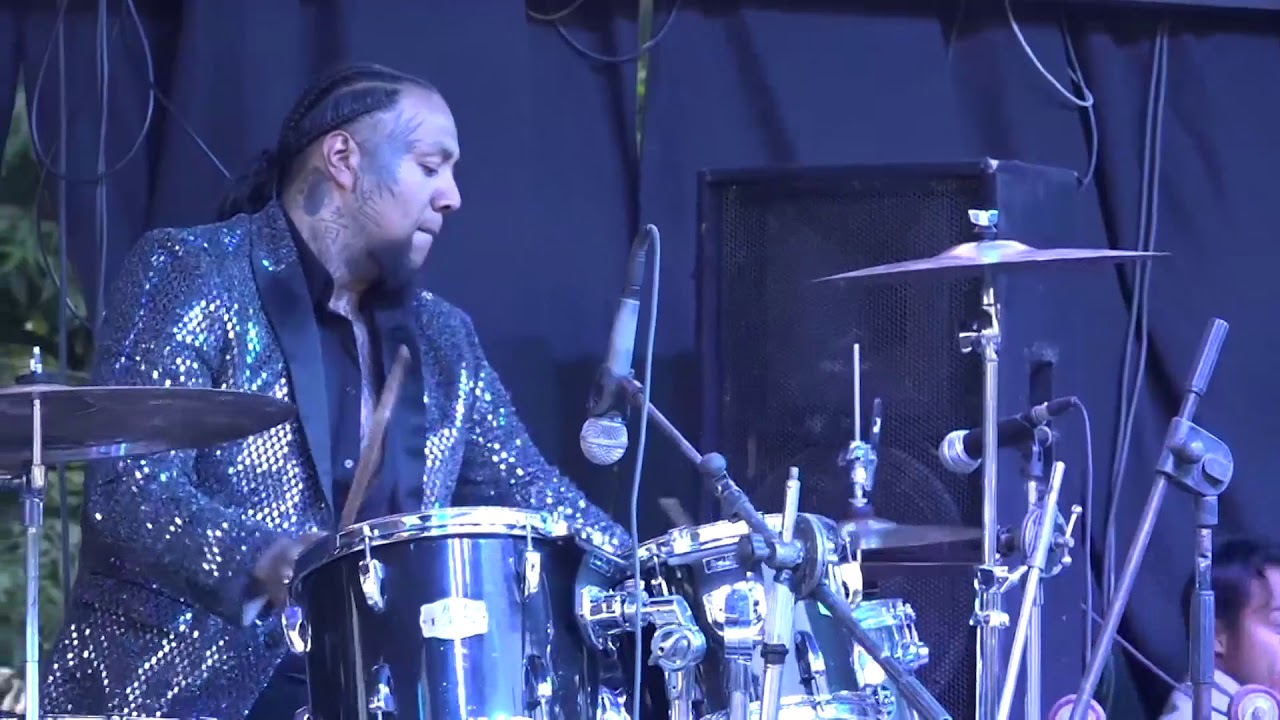 Alacranes Musical - San Antonio sija