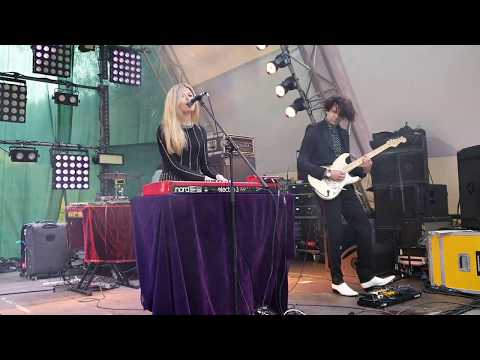 Still Corners -