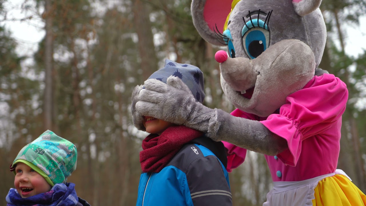 Pirmajās Lieldienās Dobelē viesojās Pelīte un Zaķis Bannijs.