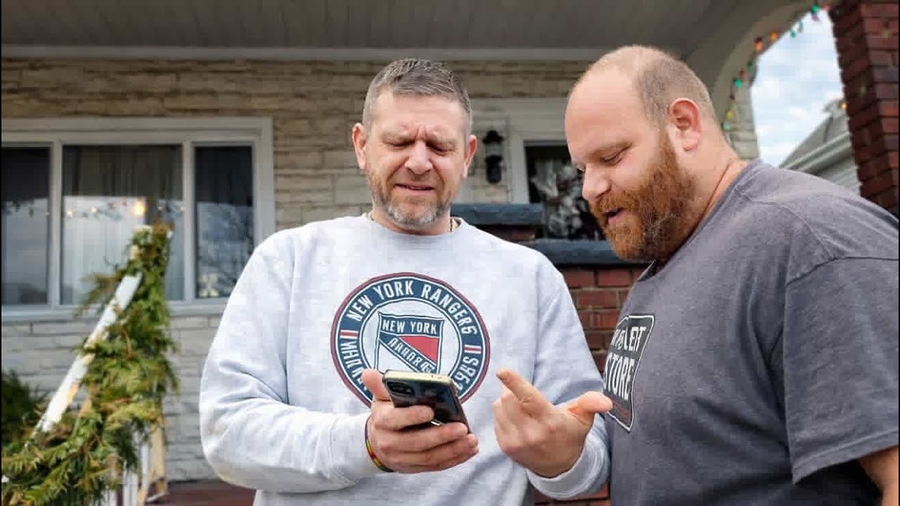 Flower Shop Worker Talking to Multiple KlDS Gets Caught! Cops Come!