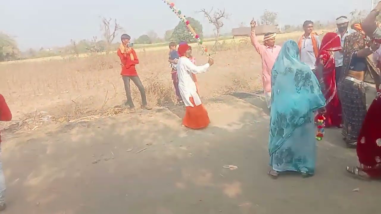 शिवरात्रि में ग्रामरात्रि पूरा ढोल बजाए आदिवासी समाज कालू सिंह महाराज शिव मंदिर पुजारी शिवा पार्वती 