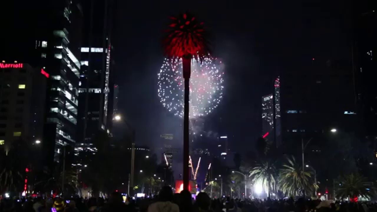 Año Nuevo 2016 en La Ciudad de Mexico - YouTube