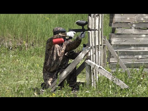 Вблизи посёлка Тарн-Варн состязались мужские команды по пейнтболу