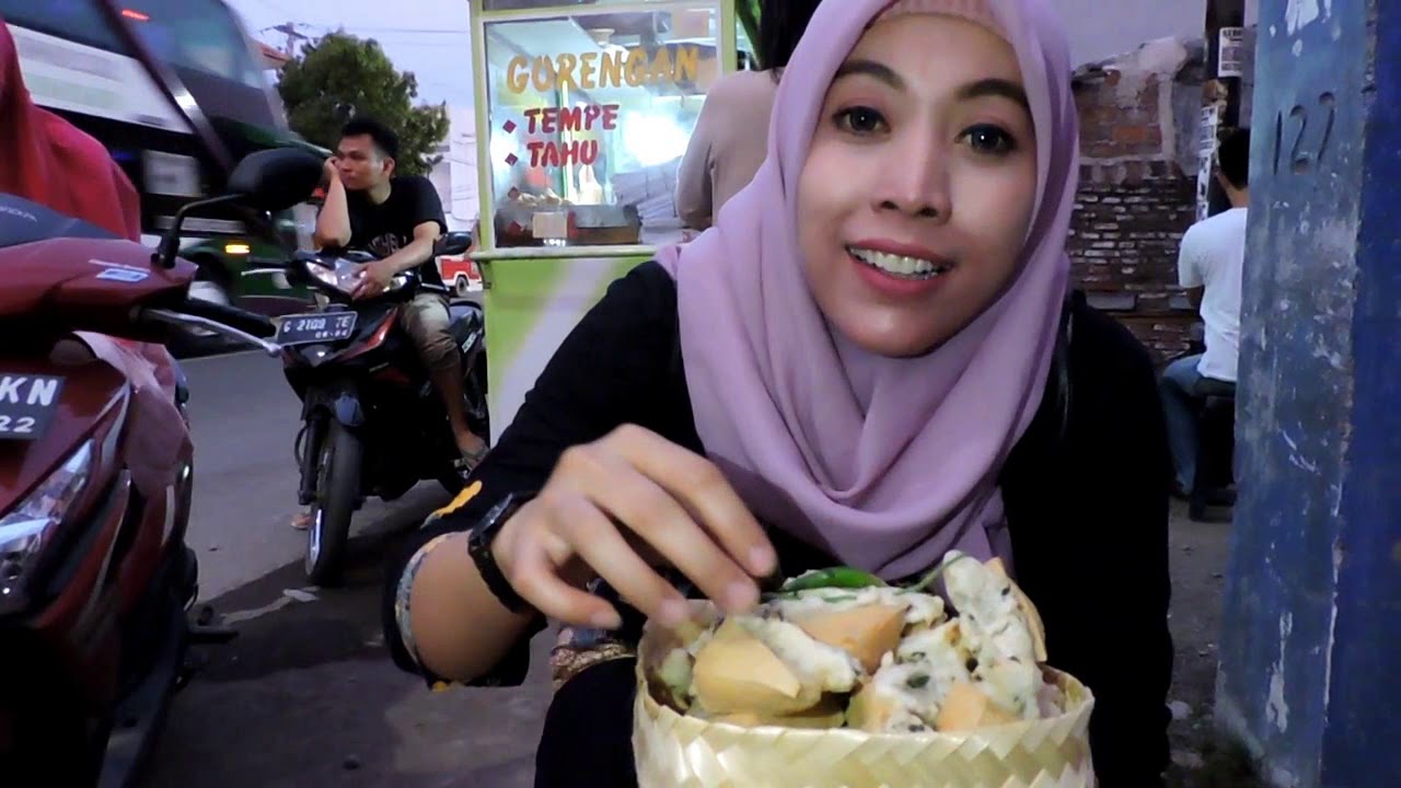 BUSYETT !!! TAHU ACI KHAS TEGAL , BARU BUKA SUDAH DISERBU PEMBELI