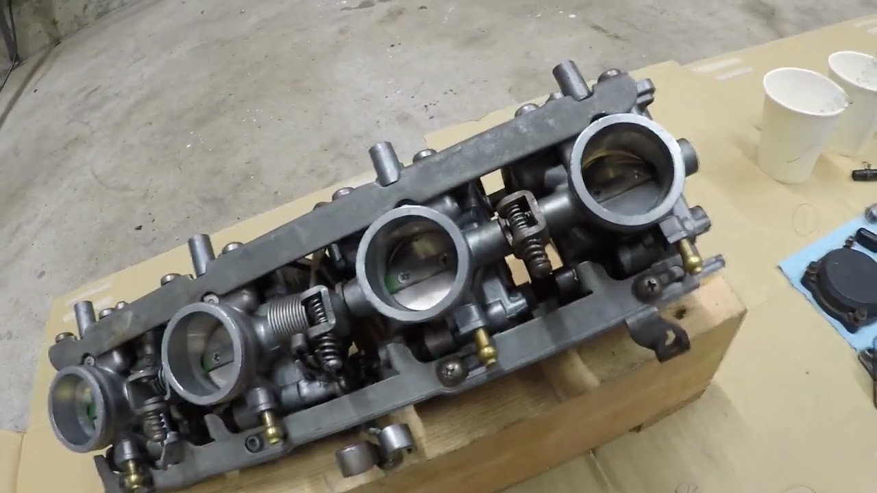 実働　KAWASAKI　ZRX400　キャブレターOH　タイヤ前後新品交換 ZRX400キャブレターオーバーホールの値段は？長期放置したら高くつく