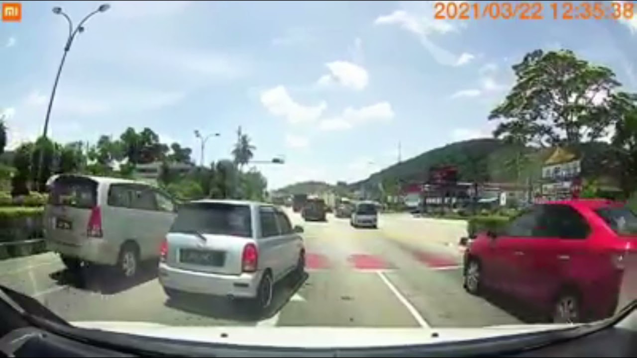 Kemalangan di Jalan Tanjong Laboh SEMPAT MEMBAWANG