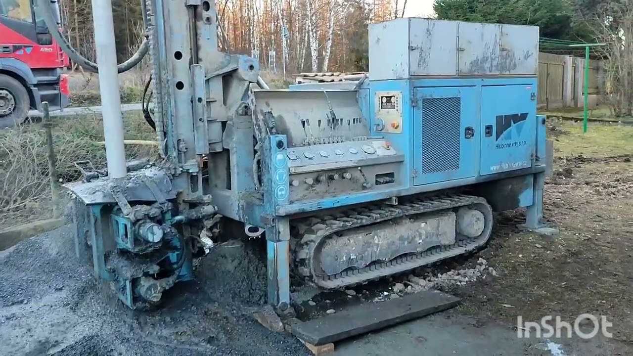 Drilling the slate rock till we found water Realizace vrtané studny ve skalním podloží. Hloubka 51m.