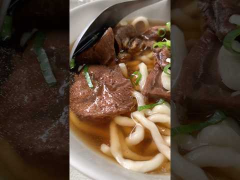 美食招財貓????牛肉麵一條街之建宏牛肉麵，牛油酸菜必加，各式小菜 #food #牛肉麵 #台北