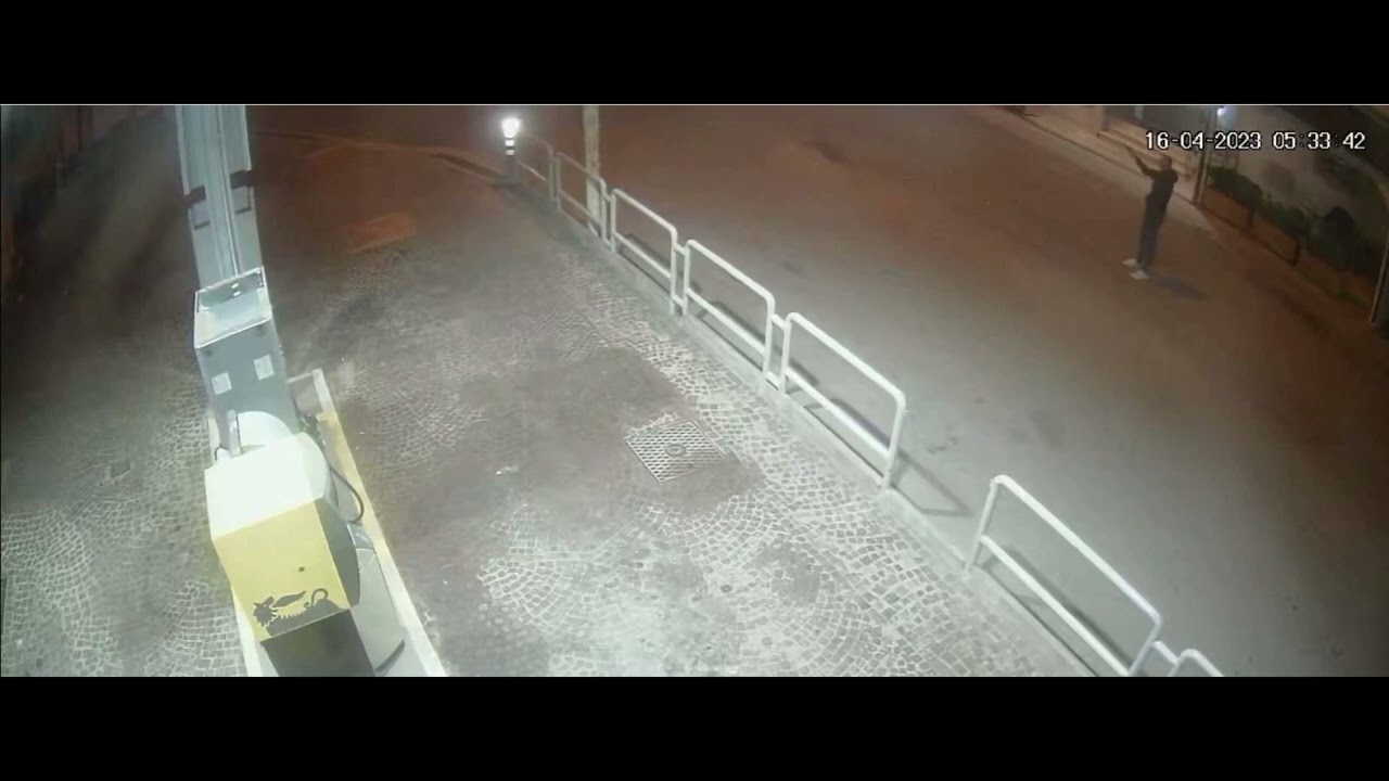 CROTONE SPARA CONTRO DISTRIBUTORE DI BENZINA AD ISOLA CAPO RIZZUTO