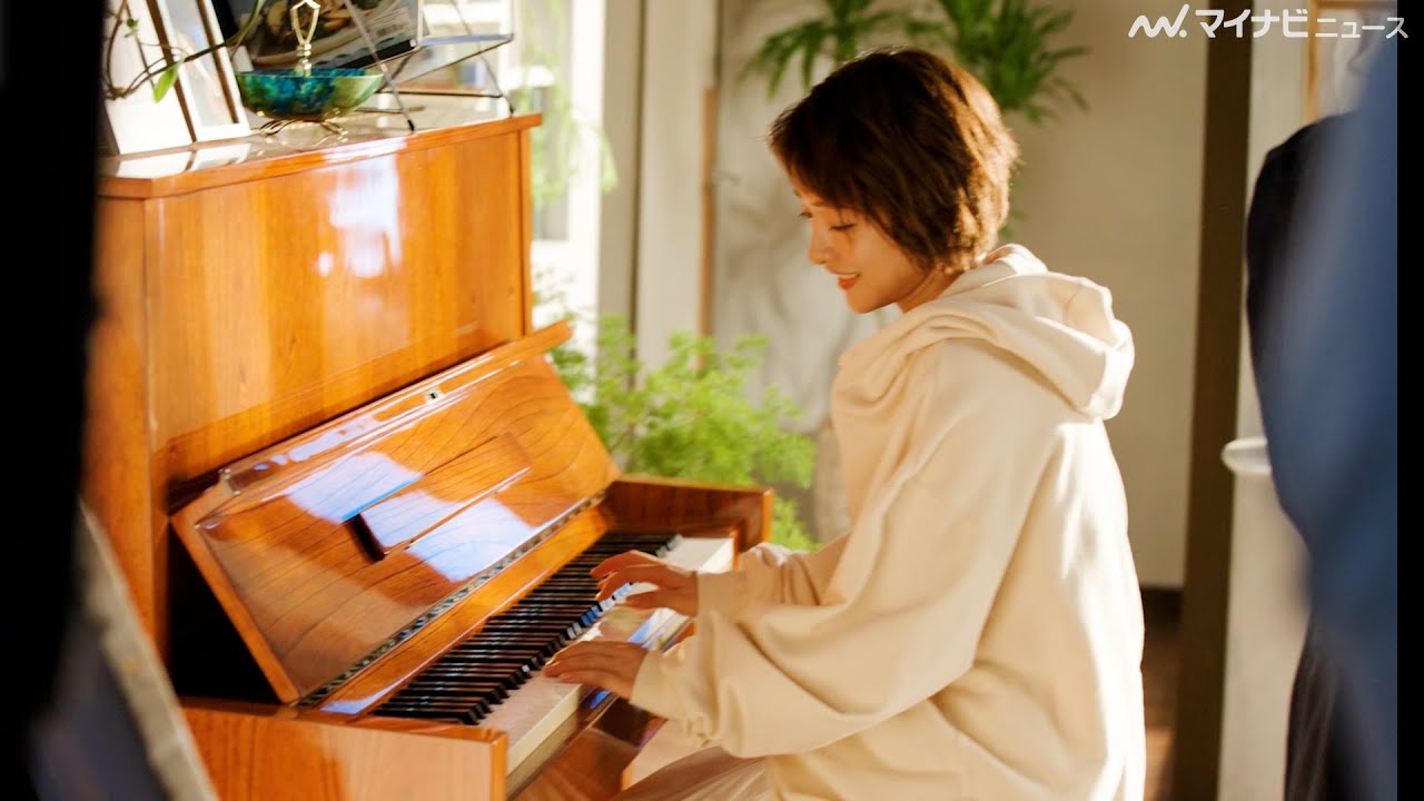 石原さとみ、ベートーヴェンの『エリーゼのために』を披露！ピアノを