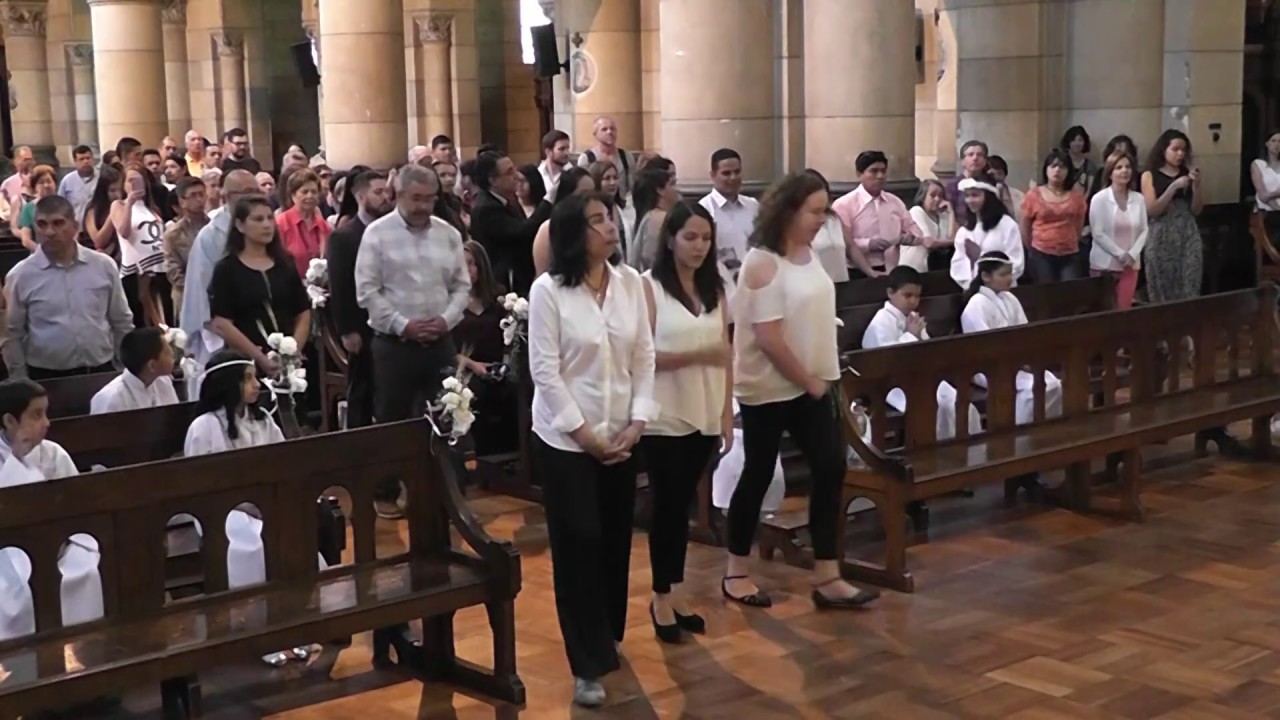 Primera Comunión Parroquia Del Santísimo Sacramento - YouTube